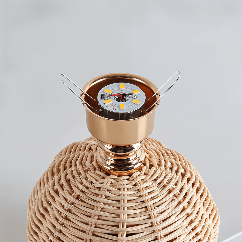 Lampe de table LED rétro, abat-jour en rotin plissé, lumière chaude pour chambre.