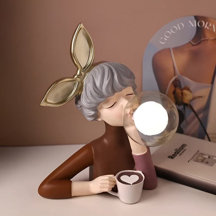Décoration de chambre avec la lampe de table BubbleFairies, apportant une touche magique et lumineuse.