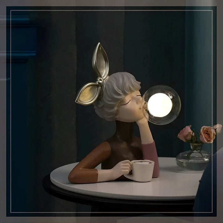 Élégante lampe de table BubbleFairies, design contemporain et lumière douce pour une décoration réussie.
