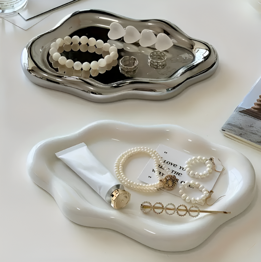Plateau décoratif en céramique nuage, organisateur élégant pour bijoux et petits objets de maison.