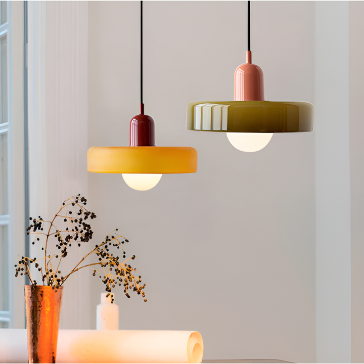 Lustre suspension verre moderne, design scandinave ajustable pour salon élégant.