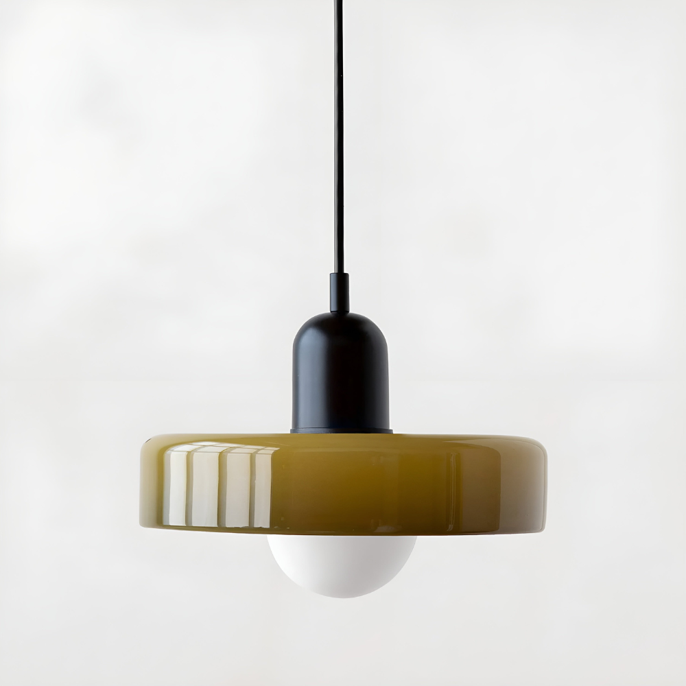 Éclatante suspension verre, lustre moderne et ajustable, pour un point focal stylé.