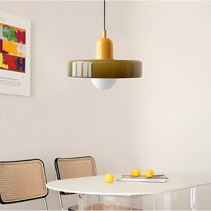 Lustre verre soufflé, suspension moderne ajustable pour un intérieur contemporain.