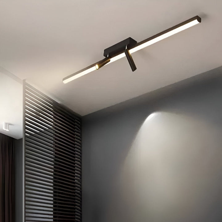 Luminaire plafond moderne avec spots LED orientables, offre un éclairage intérieur efficace et stylé.