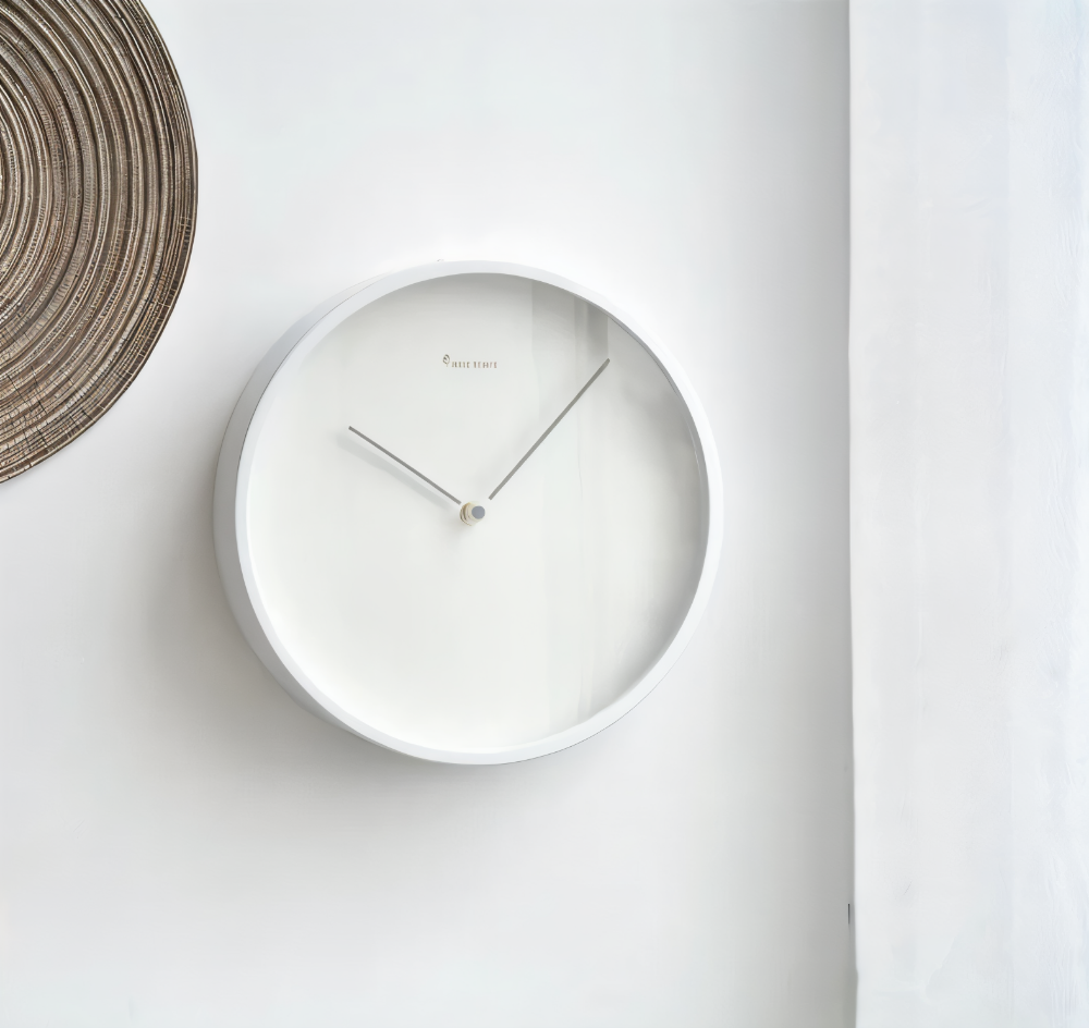 Décoration murale: horloge Chronelle silencieuse, style minimaliste moderne pour chambre élégante.