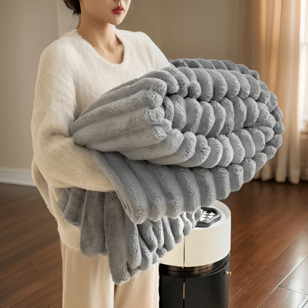 Couverture polaire douce et chaude, un incontournable pour un intérieur cosy et des moments de pur confort.