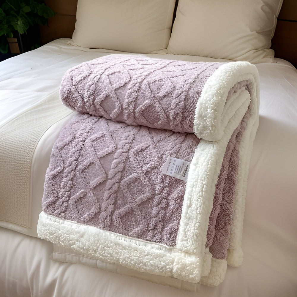 Plaid cadeau réversible, polaire et fausse fourrure, effet peau de mouton, douceur et chaleur assurées.