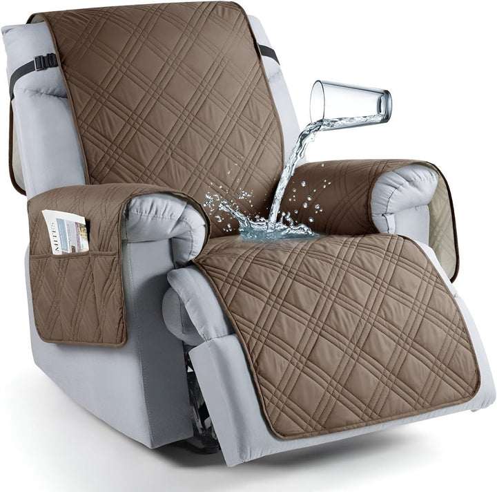 Fauteuil protégé: housse antidérapante taupe, durable, pour enfants et animaux domestiques.