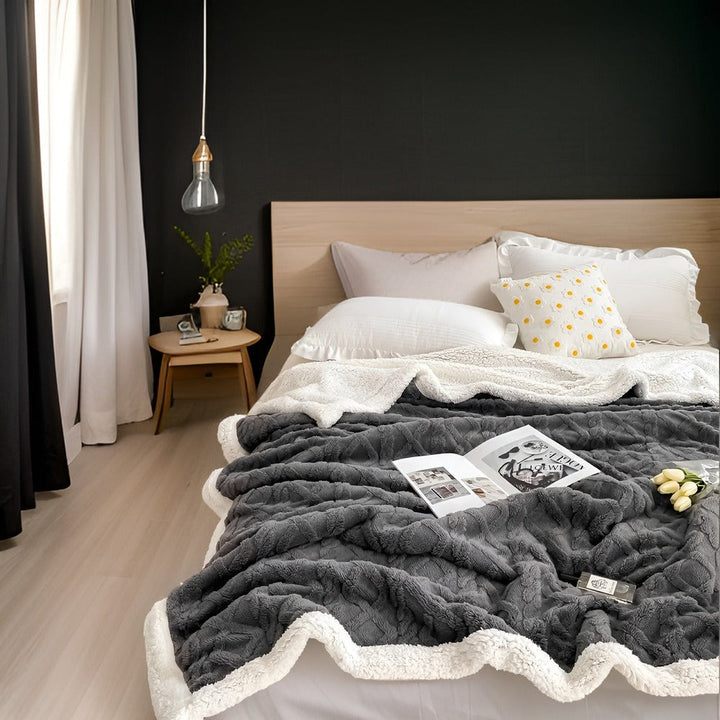 Textile maison: plaid réversible chaud, effet mouton, idéal pour chambre ou salon, couleur gris.