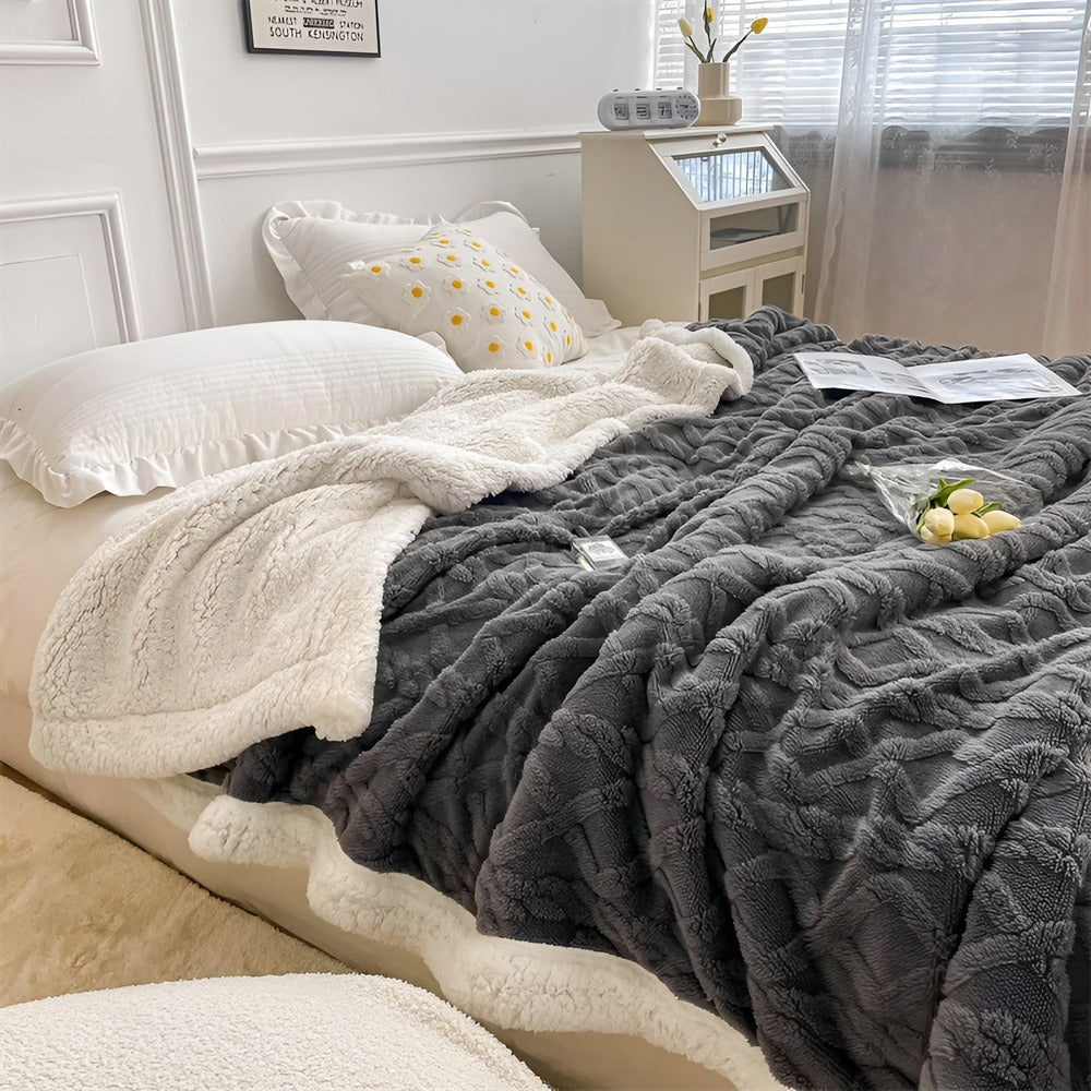 Grand plaid réversible et chaud, effet peau de mouton naturel, parfait pour une décoration hivernale.