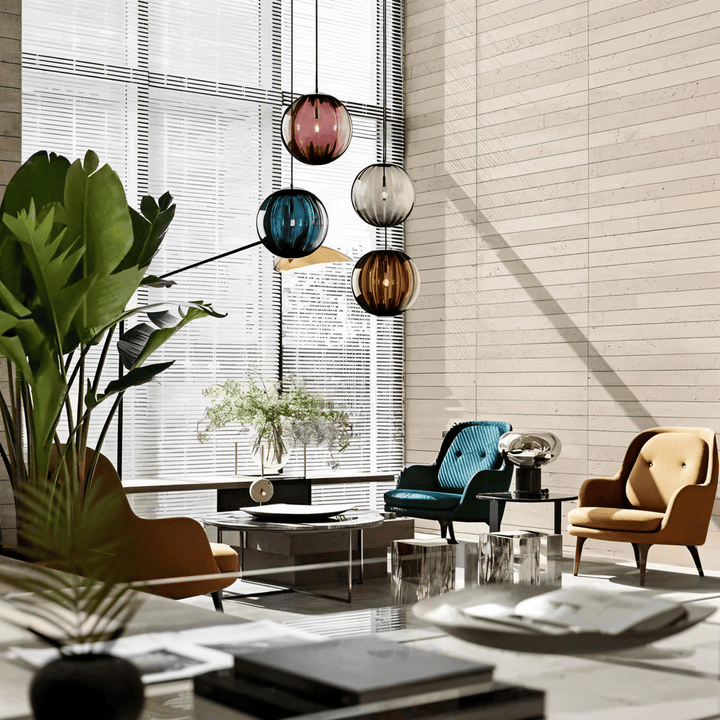 Lampe pendante nordique élégante, globes en verre colorés, design moderne pour salon ou chambre.