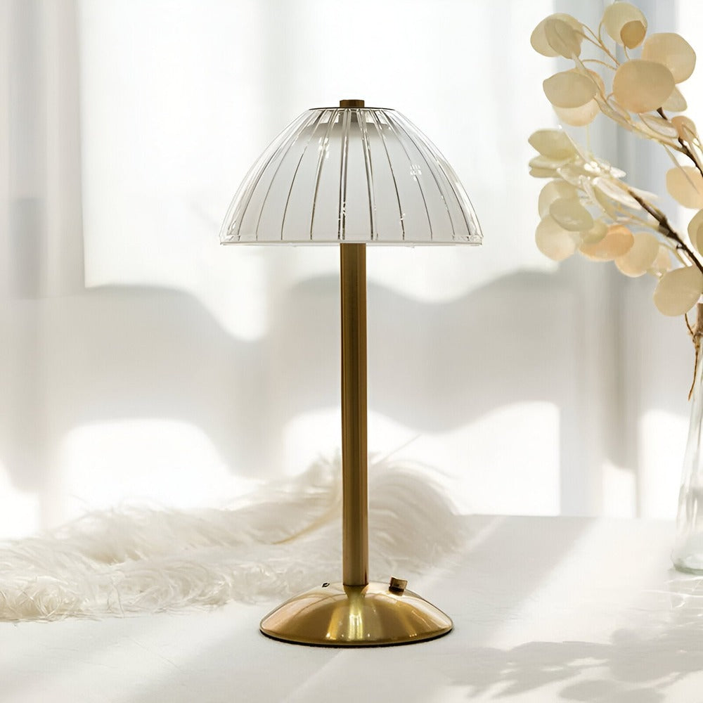 Lampe de table vintage élégante avec batterie. Éclairage sans fil, économie d'énergie pour votre intérieur.