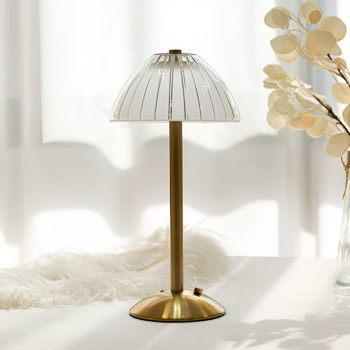 Lampe de table vintage élégante avec batterie. Éclairage sans fil, économie d'énergie pour votre intérieur.