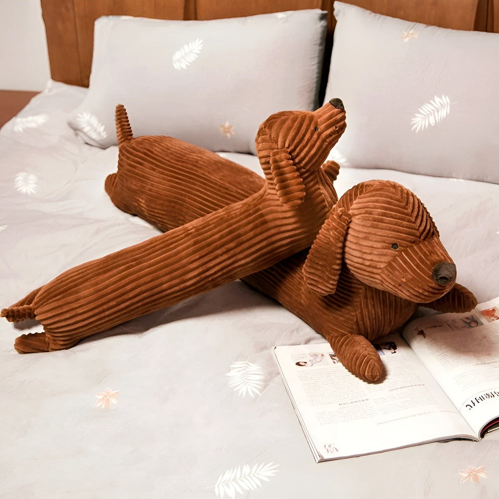 Adorable teckel en peluche, coussin décoratif multifonctionnel, doux au toucher et câlin.