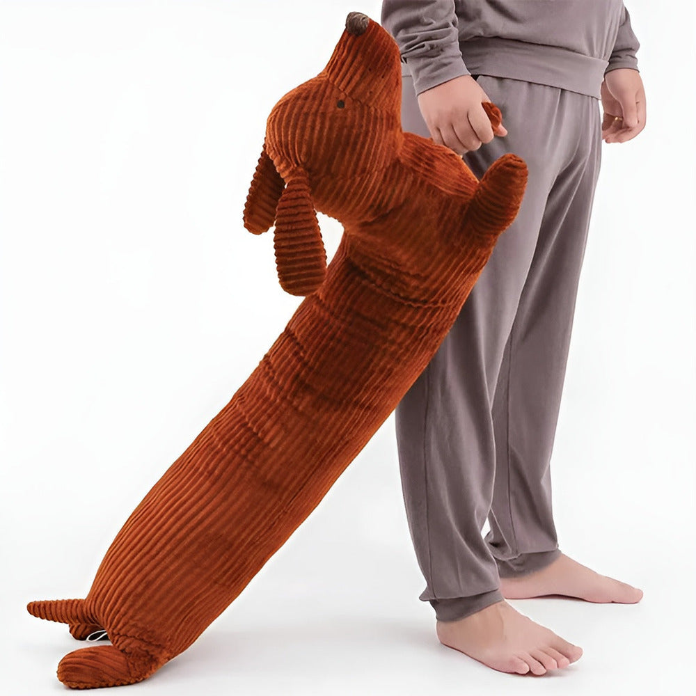 Coussin peluche teckel, cadeau d'anniversaire original et doux, pour tous les âges.
