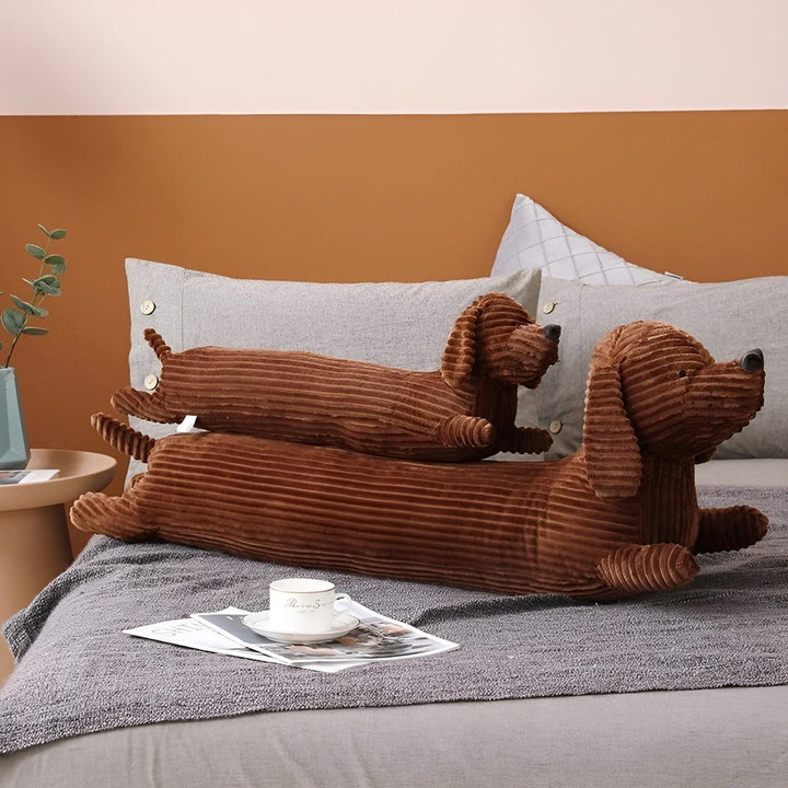 Grand coussin peluche teckel, jouet anti-stress douillet pour détente et repos absolu.