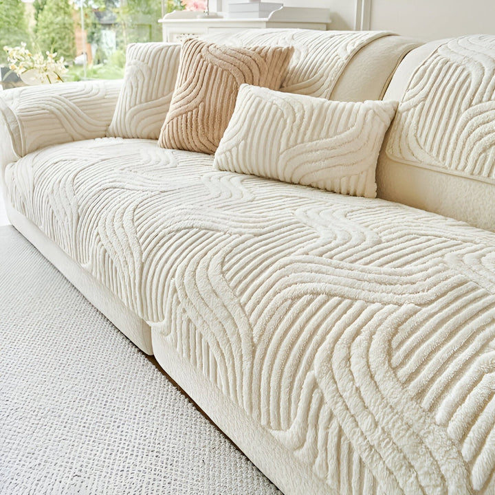 Housse de canapé en velours doux gris, antidérapante, protection élégante pour salon moderne.