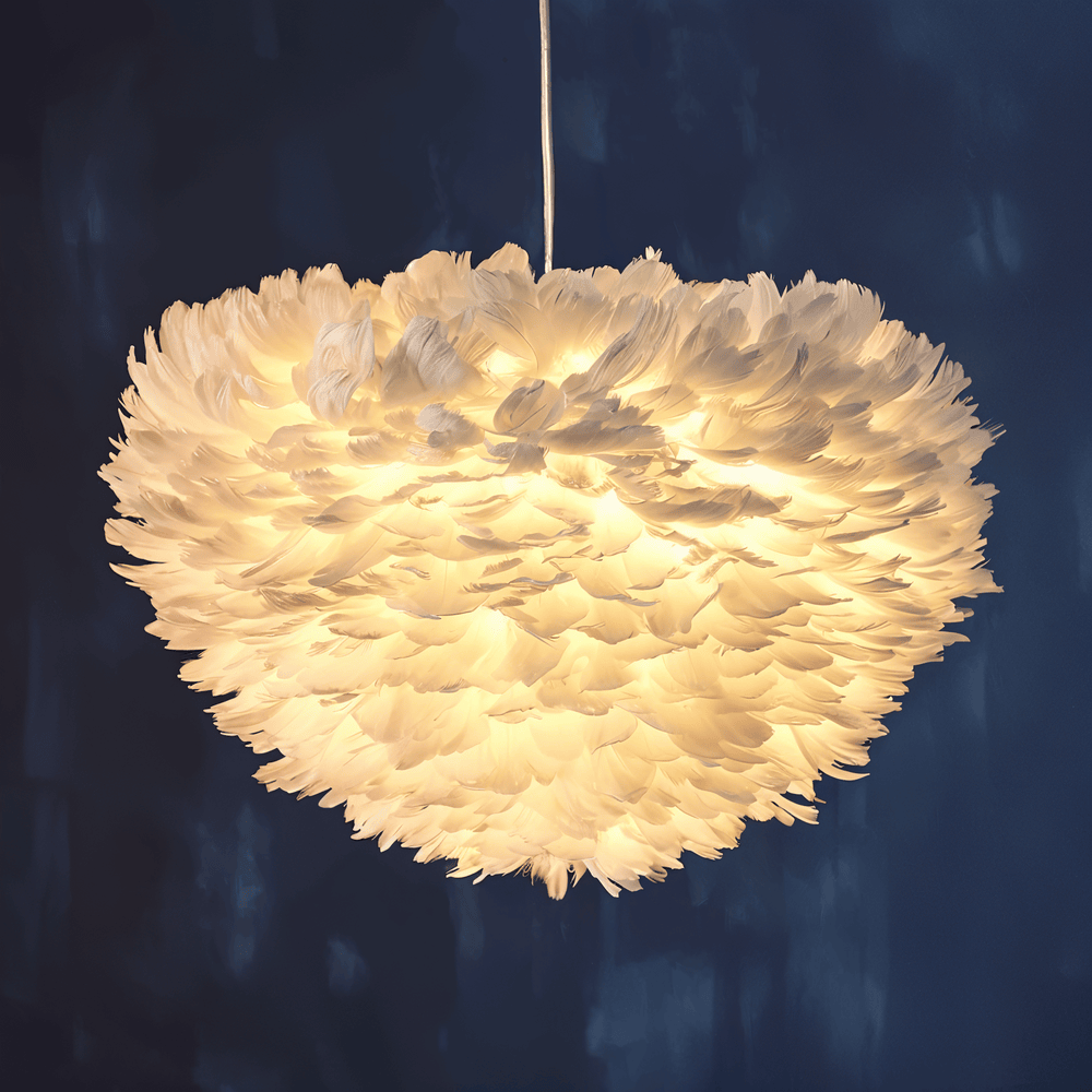 Élégante lampe suspendue, design contemporain et hauteur ajustable pour tout style d'intérieur.