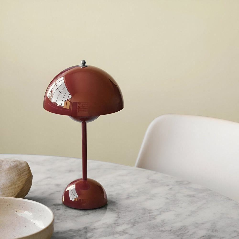 Luminaire design champignon LED rechargeable, idéal pour décoration intérieure moderne.