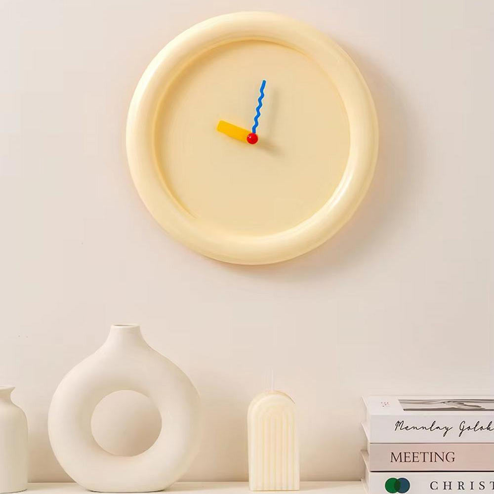 Horloge murale design moderne et colorée, style Dopamine, pour salon ou bureau. Mouvement silencieux.