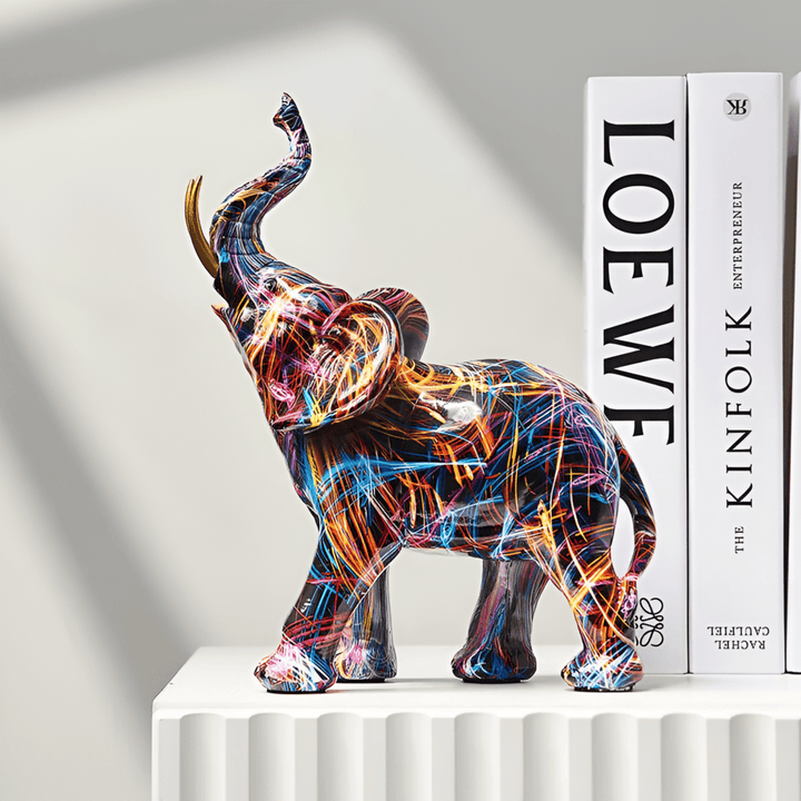 Statue d'éléphant abstraite colorée moderne pour décoration de salon. Sculpture d'art contemporain vibrante.