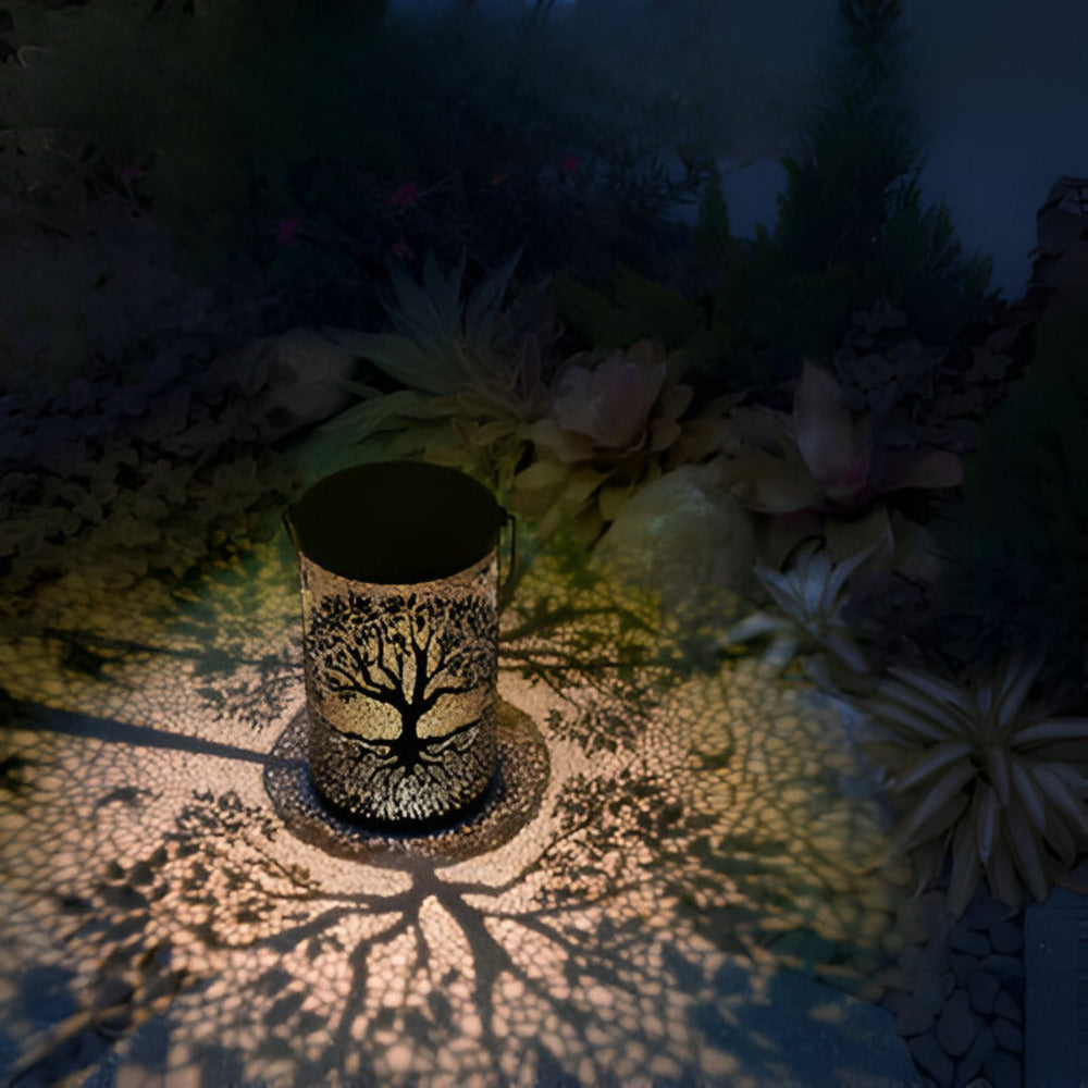 Lanterne solaire LED sans fil au design bois. Éclairage jardin magique et ambiance extérieure.