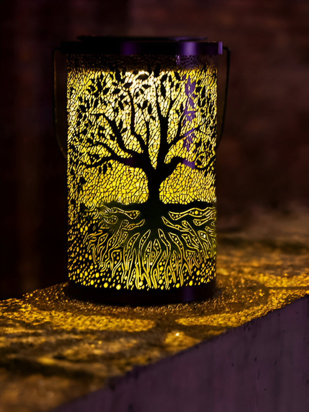 Décoration jardin: Lampe solaire LED moderne, effet bois, apporte lumière chaude et ambiance.