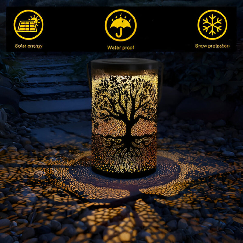 Lanterne solaire LED résistante aux intempéries, aspect bois élégant pour patio ou jardin.