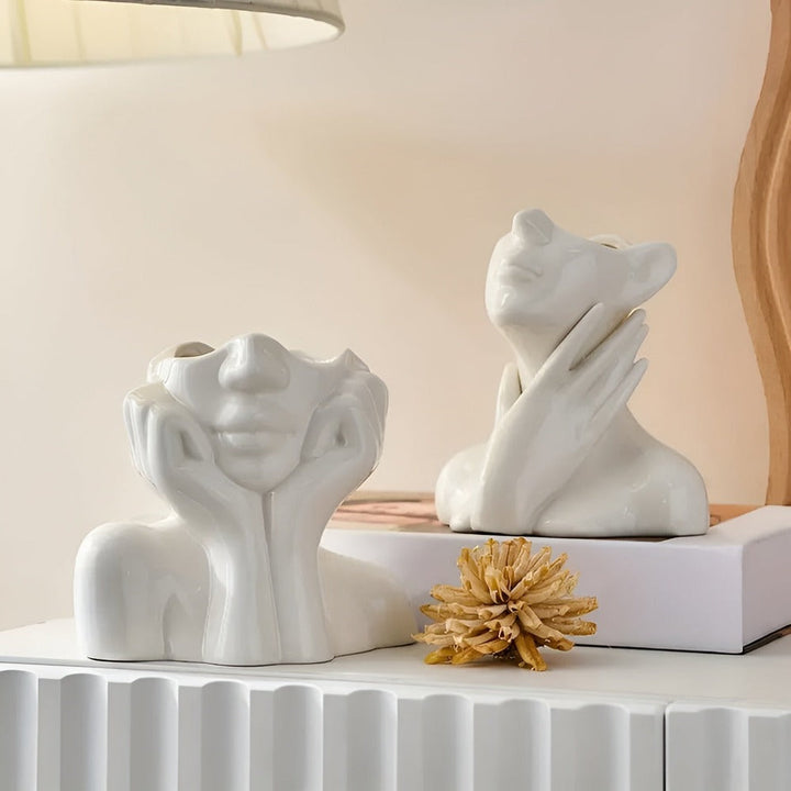 Sculpture de vase design, visage artistique moderne, idéal pour un décor intérieur raffiné.