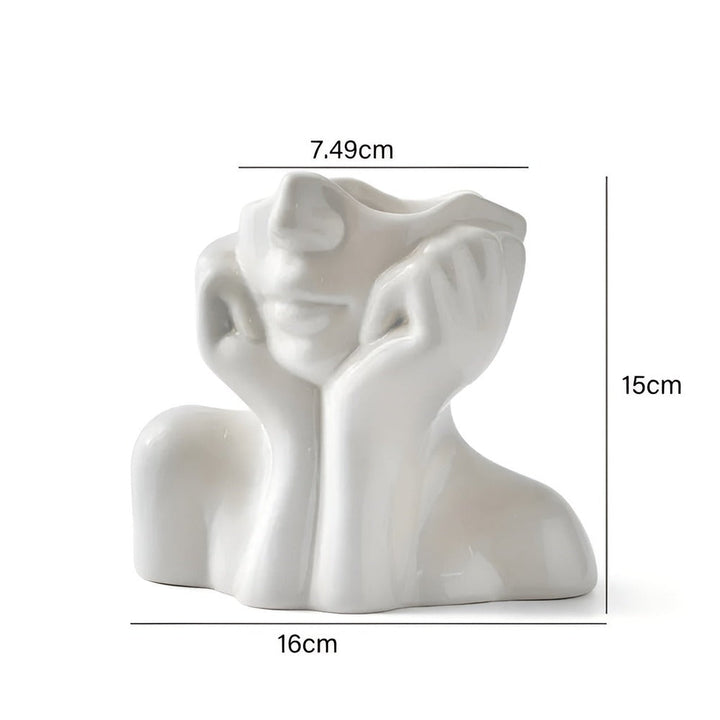 Vase sculptural moderne, un visage serein, ajoutant une touche d'art et de sophistication à votre espace.