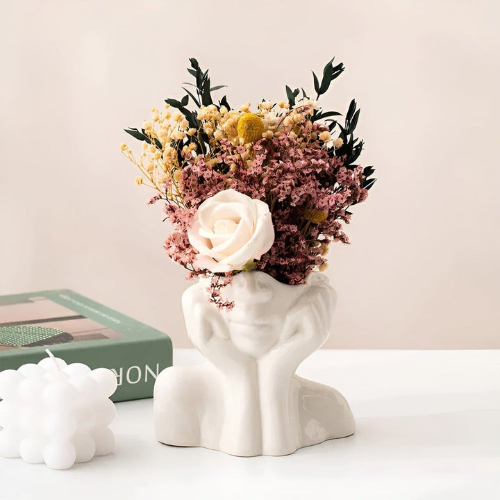 Vase décoratif moderne à visage humain expressif, pièce d'art unique pour intérieur élégant.