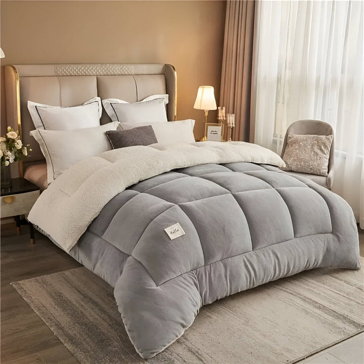 Couette chaude en polaire ultra-douillette pour un sommeil paisible et confortable durant toute la saison froide.