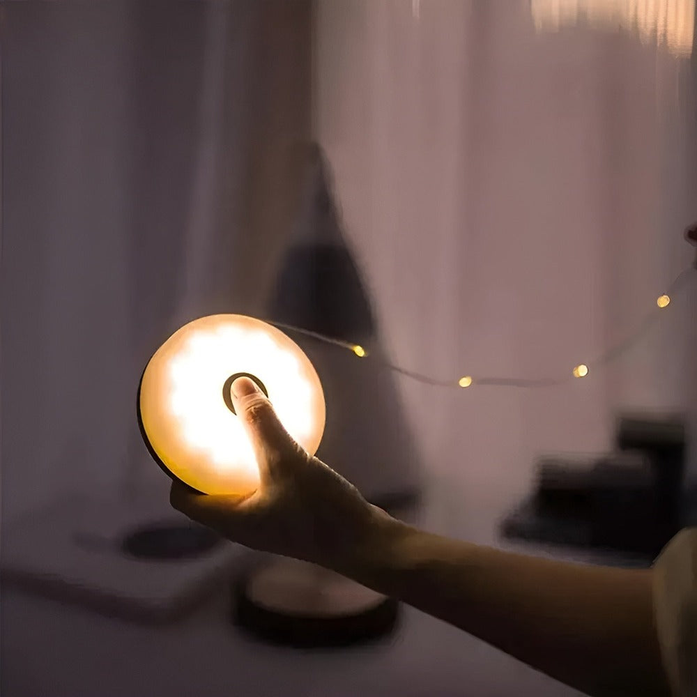 Guirlande lumineuse LED portable 10m USB-C, parfaite pour camping et décoration extérieure étanche.