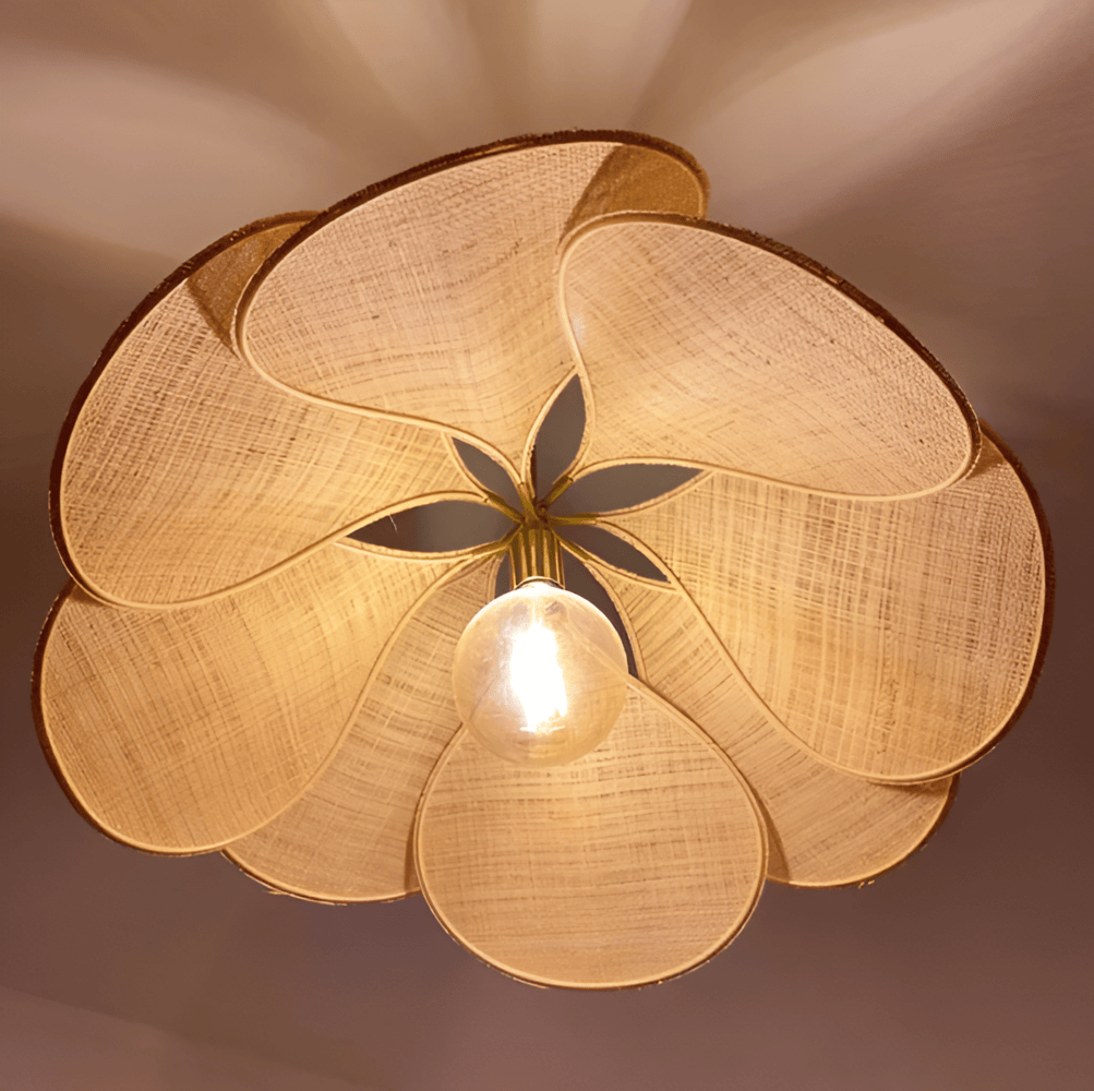 Éclairage intérieur: suspension florale vintage. Crée une ambiance cosy et un look moderne.