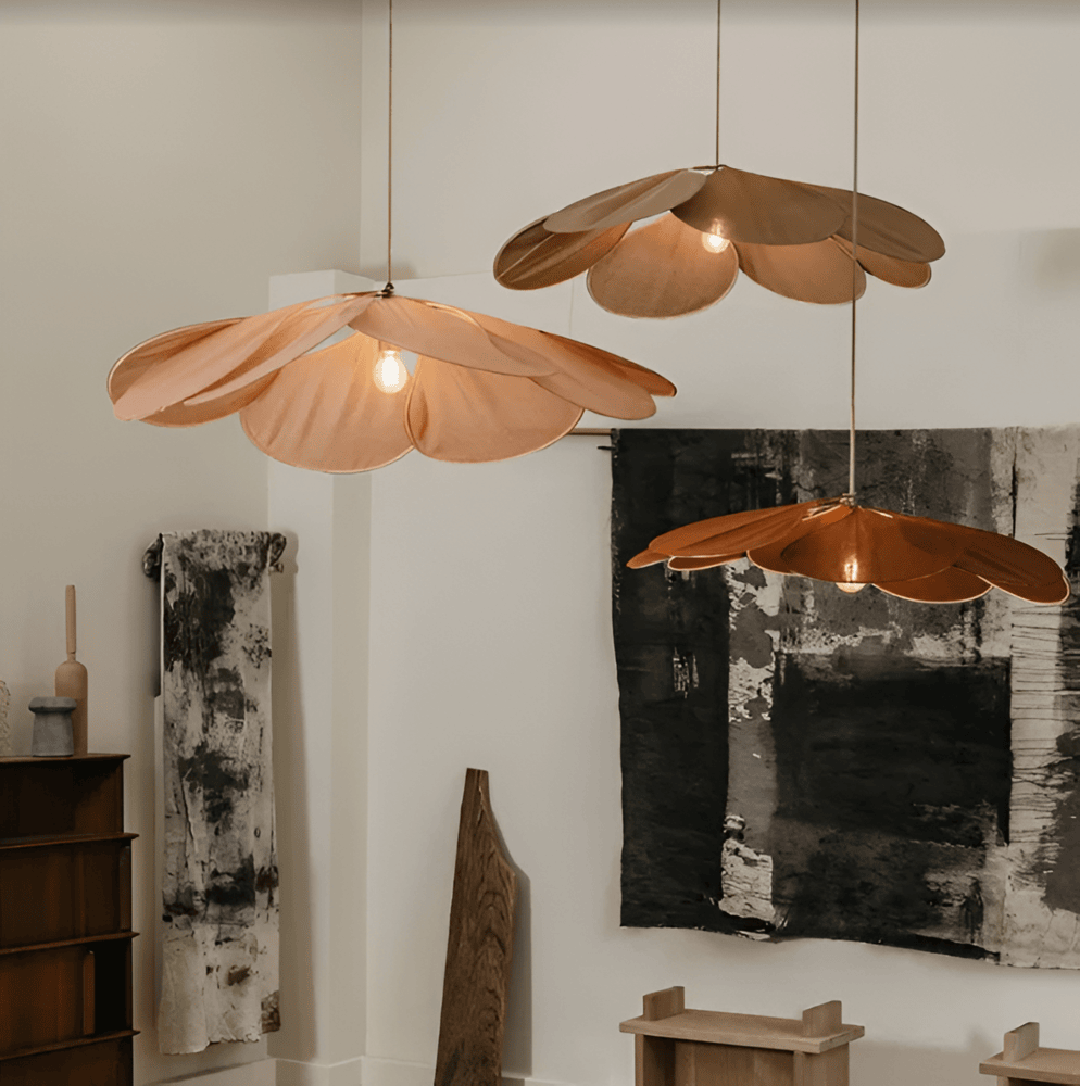 Suspension vintage florale élégante. Luminaire d'intérieur design créant une ambiance chaleureuse.
