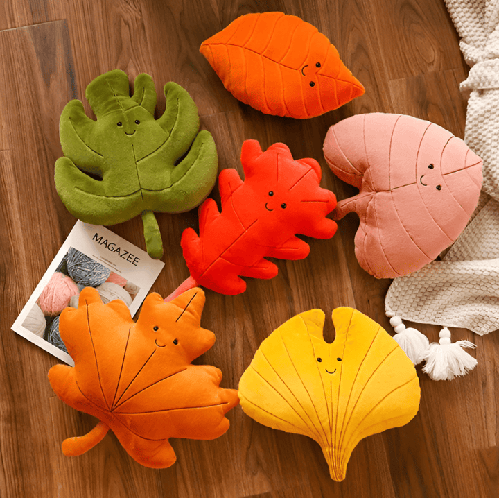 Coussin décoratif feuille en velours doux, ambiance naturelle pour salon ou chambre.