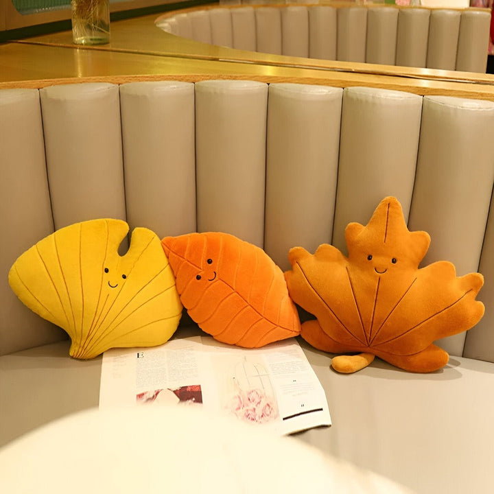 Coussin plush en velours, motif feuille, décoratif et ultra-doux pour votre canapé ou lit.
