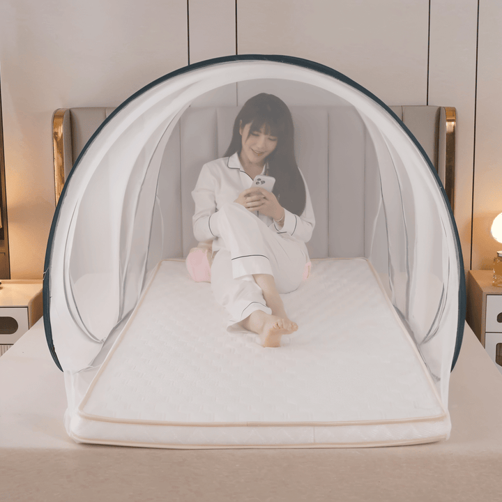 Moustiquaire de lit pliable, design circulaire blanc, facile à ranger, idéale protection anti-insectes.