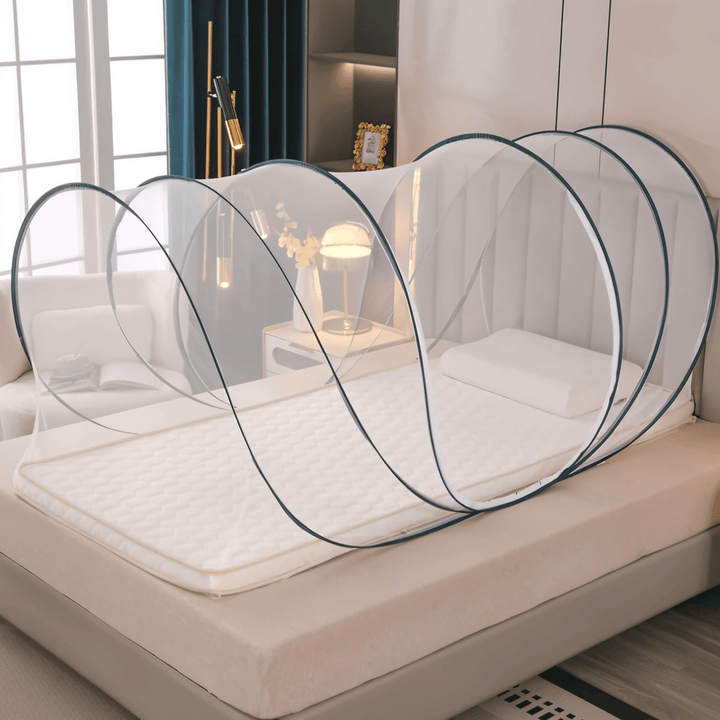 Moustiquaire blanche en maille fine pour lit, forme circulaire, protection efficace contre les moustiques.