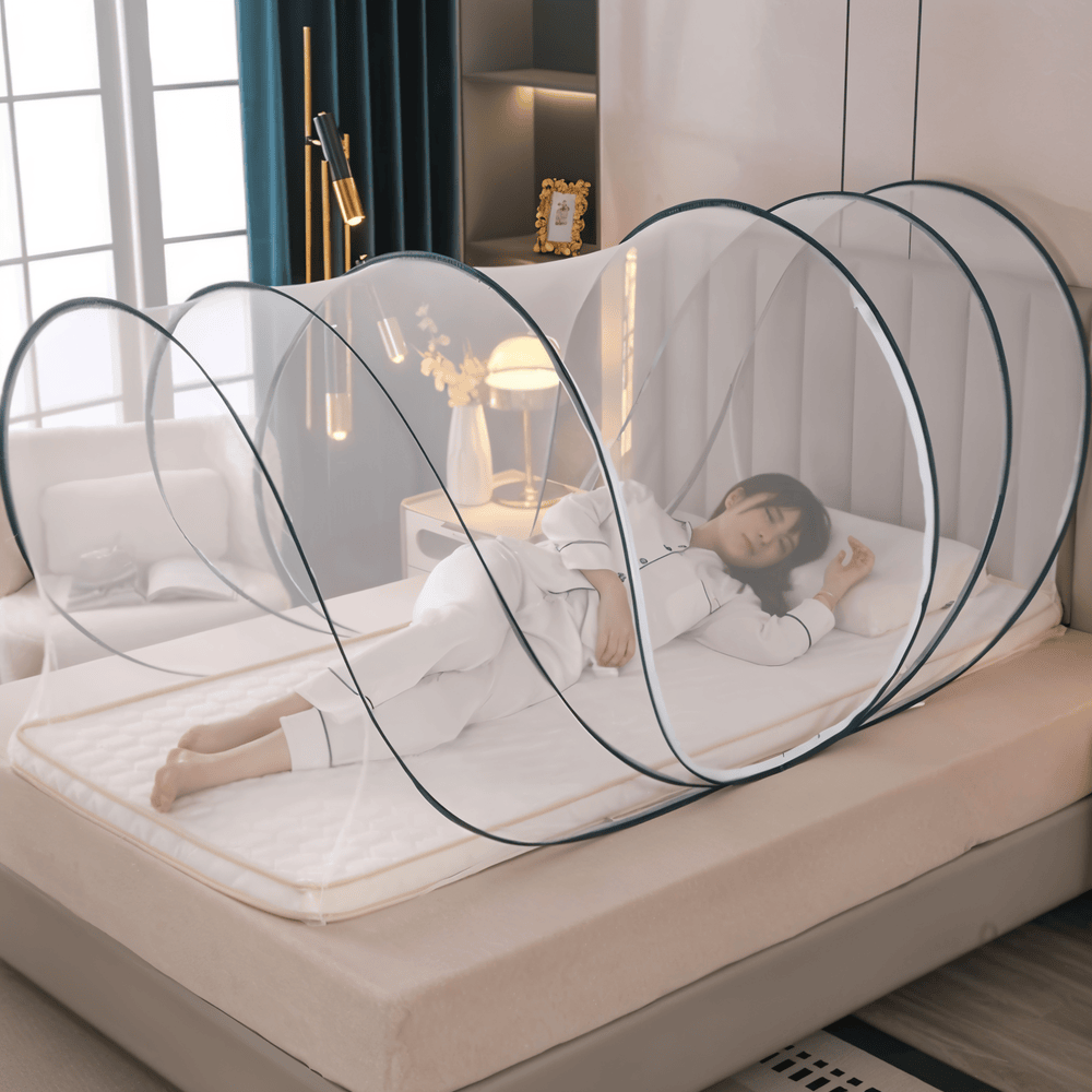 Moustiquaire décorative blanche pour lit, style baldaquin circulaire, ajoute élégance et protection à la chambre.