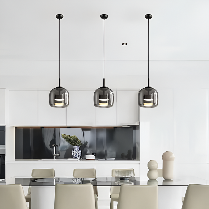 Éclairage design: suspension moderne en verre pour salon, cuisine ou chambre, touche contemporaine.