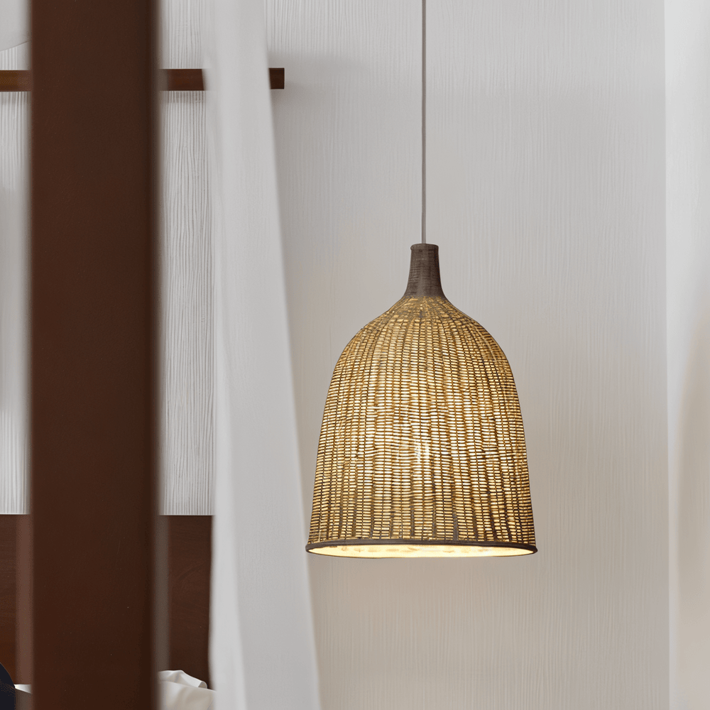 Luminaire suspension tressé bohème naturel. Parfait pour salon ou chambre, diffuse une lumière douce.