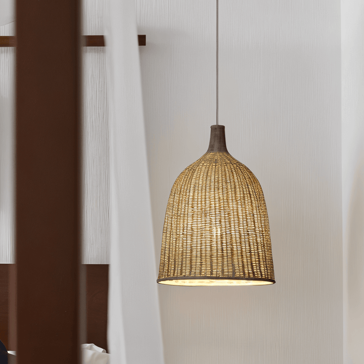 Luminaire suspension tressé bohème naturel. Parfait pour salon ou chambre, diffuse une lumière douce.