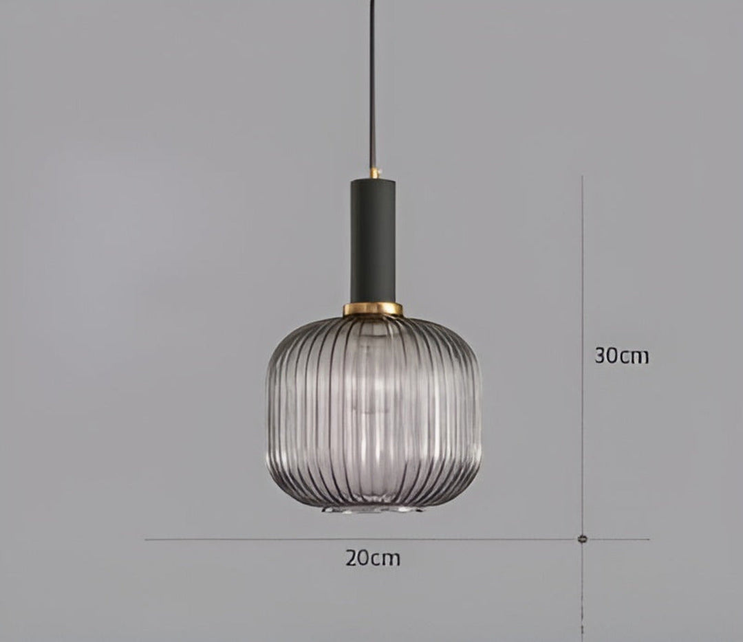 Éclairage vintage raffiné: suspension en verre strié, compatible avec divers décors.
