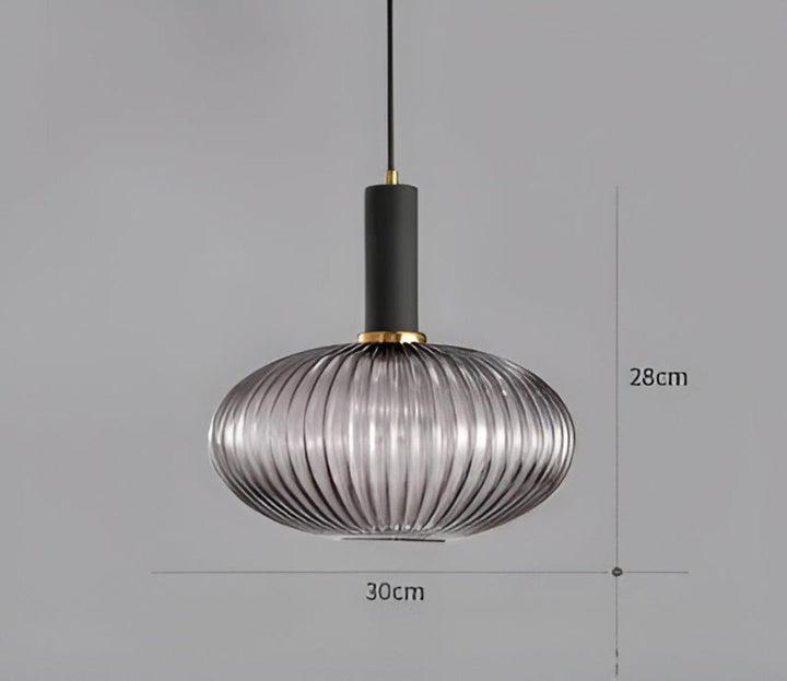 Luminaire suspendu rétro en verre strié, focal visuel élégant pour votre entrée.