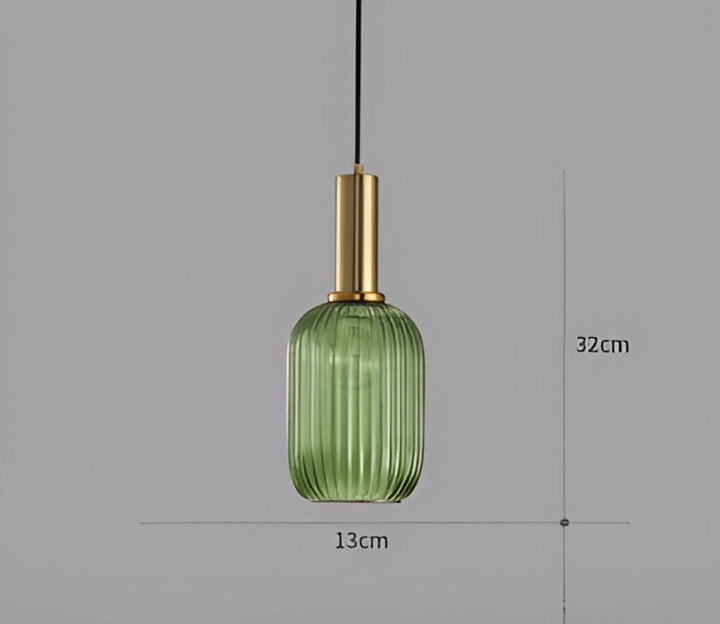 Suspension chic en verre strié, inspiration rétro pour un intérieur plein de caractère.