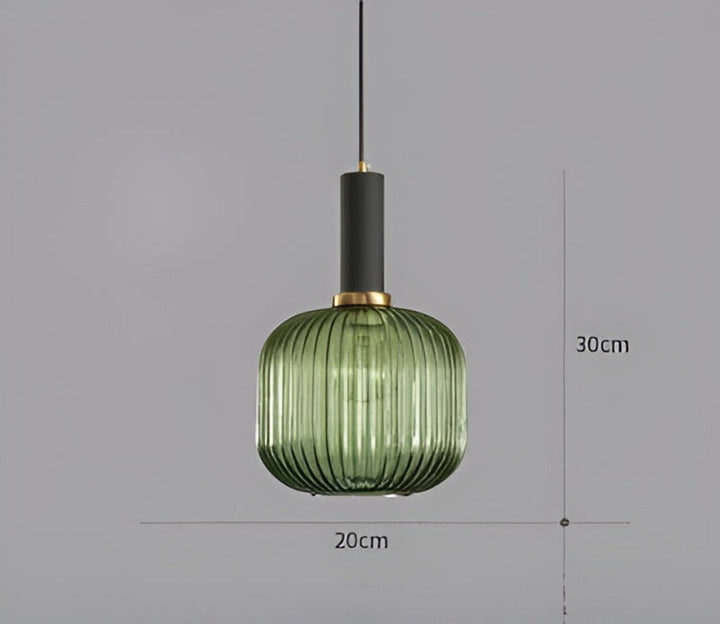 Décoration lumineuse rétro avec cette suspension en verre strié, facile à installer.