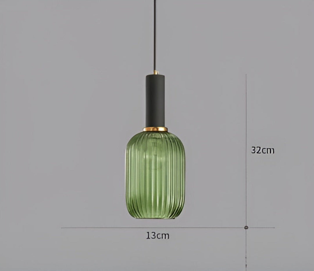Suspension luminaire en verre strié, apportant une note vintage et design à votre espace.