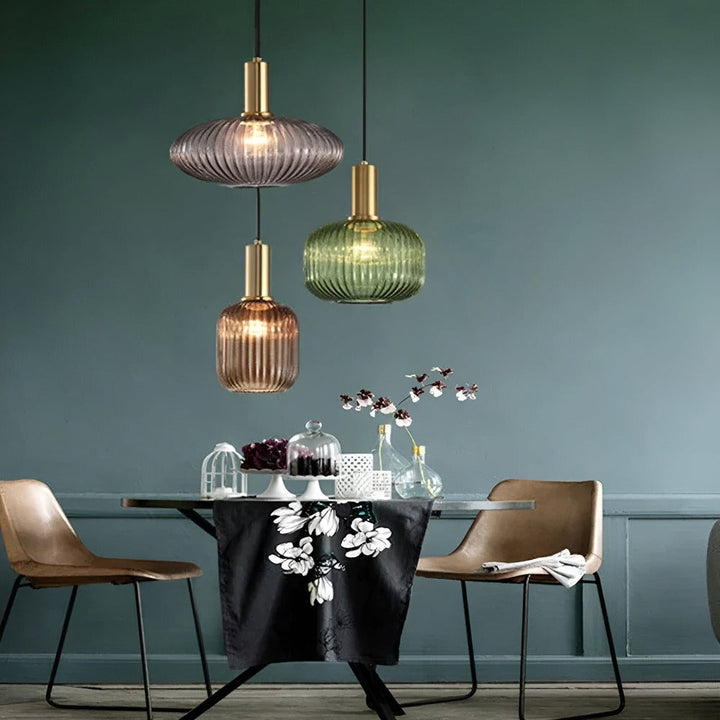 Luminaire suspendu rétro en verre strié, éclairage décoratif pour chambre ou cuisine.