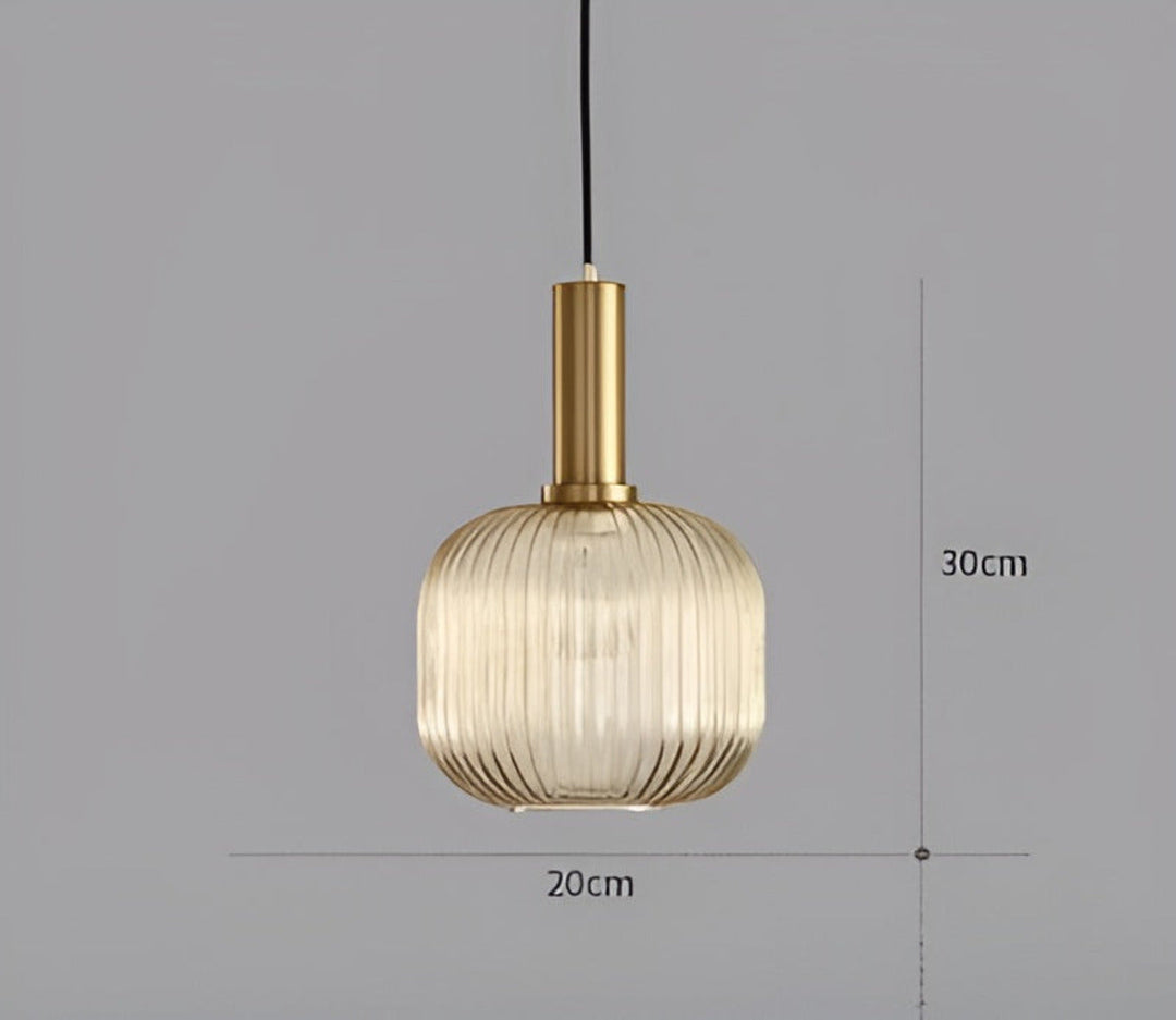 Verre strié et style vintage: suspension de plafond élégante pour toute pièce de la maison.